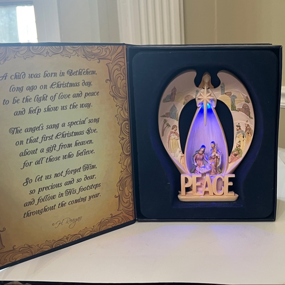 Peace Nativity Scene LED Light Decor - Picture 1 of 8
